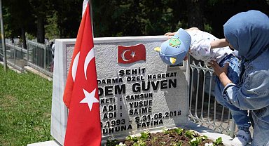 Mezarlıklarda Arefe yoğunluğu, şehitliklerde hüzün