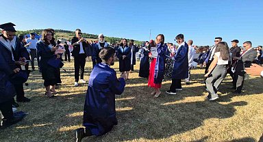 Mezuniyet töreninde sürpriz evlilik teklifi