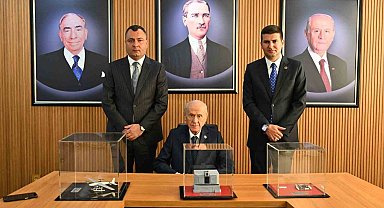 MHP Lideri Bahçeli Ülkü Ocakları'nı ziyaret etti