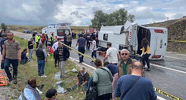 Midibüs şarampole devrildi: 2 ölü, 27 yaralı