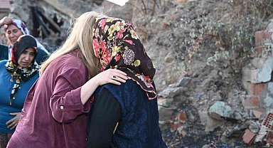 Milletvekili Ölmeztoprak'tan evi yangından etkilenen aileye ziyaret