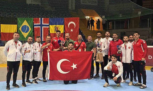 Milli boksörler, Çekya'da 3 madalya kazandı