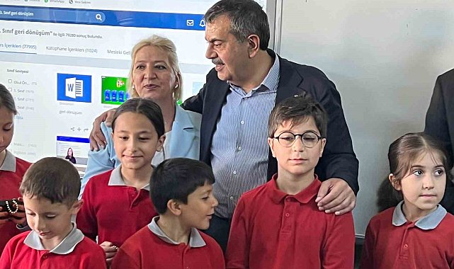 Milli Eğitim Bakanı Tekin'den okula sürpriz bayram ziyareti