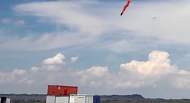Milli seyir füzesi SOM, yerli turbojet motorla hedefi tam isabet vurdu