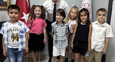 Minik çiftçiler ilk hasatlarını yaptı