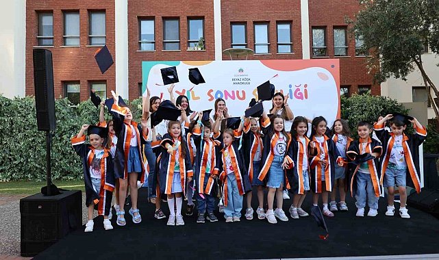 Minik Ekonomililer'in mezuniyet heyecanı