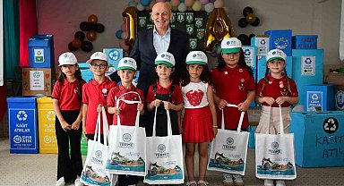 Miniklerden geri dönüşüm kutularıyla yarıştı