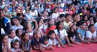 Miniklere festival tadında karne şenliği