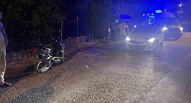 Motosiklet ile otomobil çarpıştı: 2 yaralı