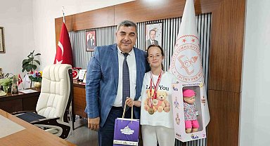 Müdür Sünnetci, şampiyonu makamında ağırladı