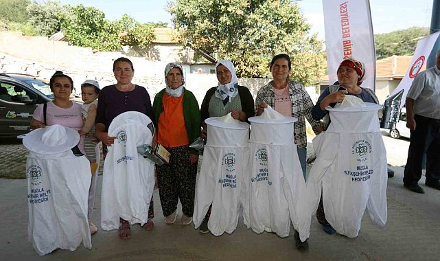 Muğla Büyükşehir'den arıcılara maske desteği