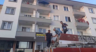 Muğla'da ev yangını: 1 kişi balkondan kurtarıldı
