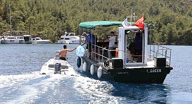 Muğla'nın eşsiz koylarında seyreden tekne ve yatların atıkları toplanıyor