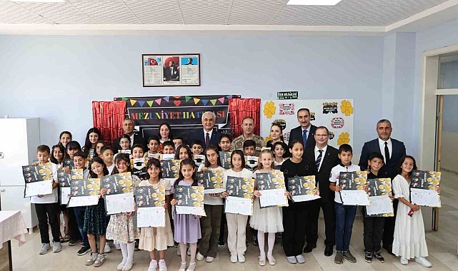 Muş'ta 104 bin öğrenci karne heyecanı yaşadı