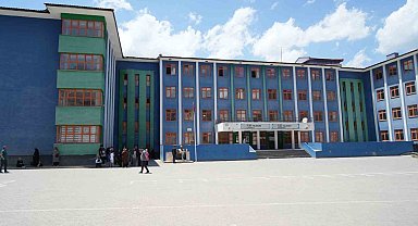 Muş'ta 5 bin 778 öğrenci LGS'de ter döktü