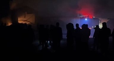 Muş'ta lastik deposunda korkutan yangın