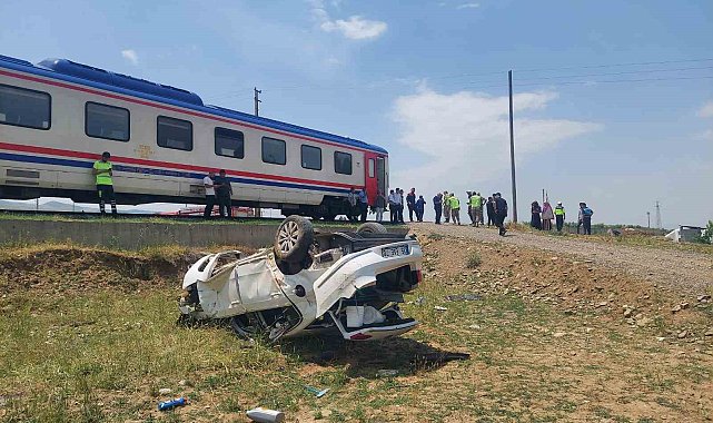 Muş'ta tren otomobile çarptı: 1 yaralı
