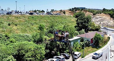 Müşteri manzara isteyince kafe sahibi vinç çağırdı