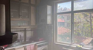 Mutfakta çıkan yangın evi küle çeviriyordu