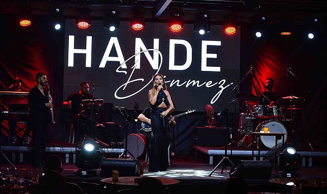 Müzik dünyasının sevilen ismi Bodrum'da hayranlarına unutulmaz bir gece yaşattı