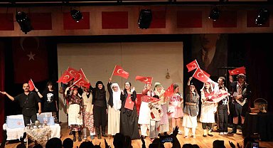 Nazilli'de tiyatro oyununa ilgi yoğun oldu