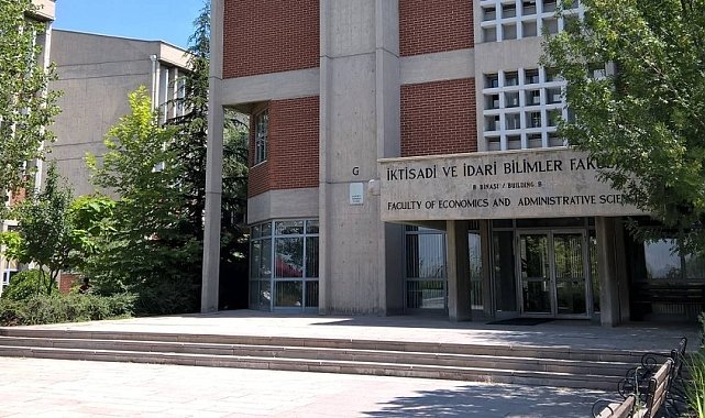 ODTÜ mezuniyetinde dansöz skandalı