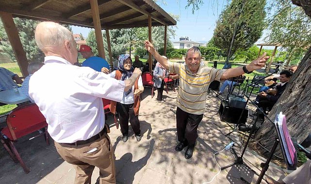 Odunpazarı Belediyesi'nden koca çınarlar için Babalar Günü kutlaması
