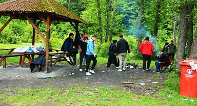 Öğrencilere yaz tatiline piknikle giriyor