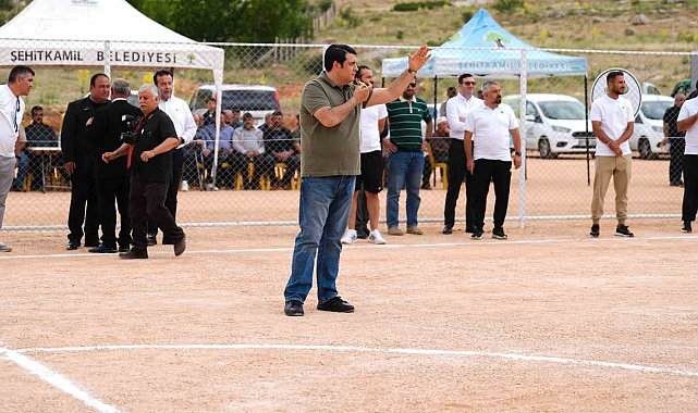 Öğümsöğüt'e futbol sahası