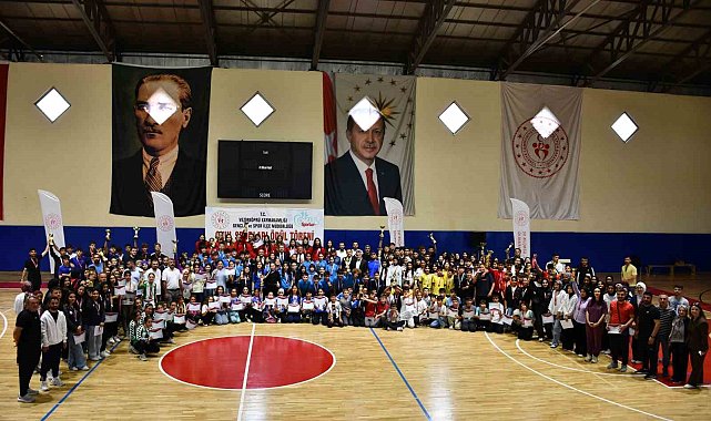 Okul sporlarında dereceye giren 452 öğrenciye ödül