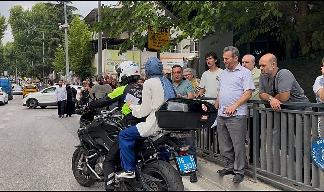 Okulları karıştırınca motosikletli polis okula böyle yetiştirdi