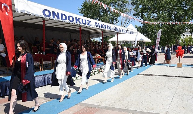 OMÜ Fen Fakültesi'nde mezuniyet coşkusu