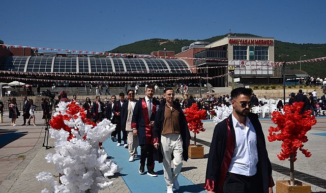 OMÜ İİBF'de mezuniyet sevinci