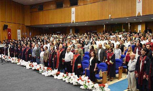 OMÜ Mimarlık öğrencilerinin mezuniyet heyecanı