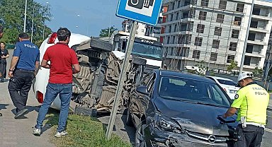 Ordu'da 2 otomobil çarpıştı, birisi takla attı