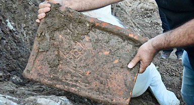 Ordu'da yol genişletme çalışmalarında tarihi kiremit mezar kalıntıları bulundu