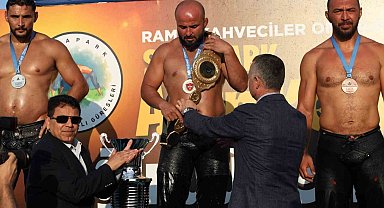 Orhan Okulu, Sekapark'ta altın kemerin sahibi oldu