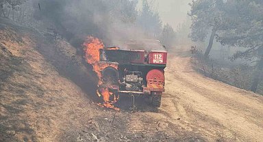 Orman yangınında ekiplerin zor anları: Arazöz alevlerin ortasında kaldı