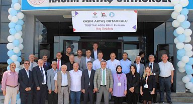 Ortaokul öğrencilerinin hazırladığı bilim projeleri sergilendi