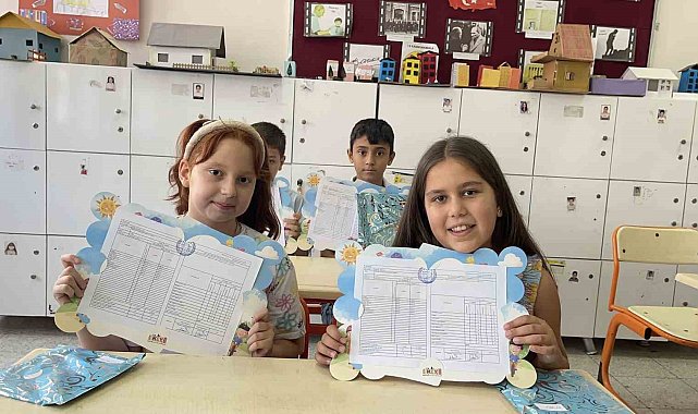 Osmaniye'de 132 bin öğrenci karne heyecanı yaşadı