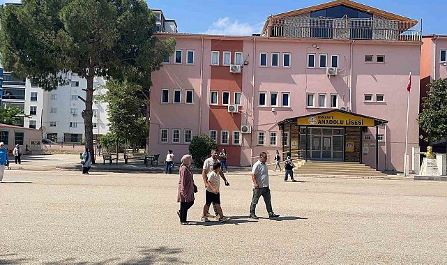 Osmaniye'de bazı öğrenciler sınava son dakikada yetişti