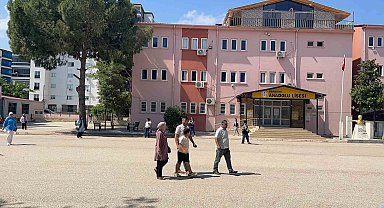 Osmaniye'de bazı öğrenciler sınava son dakikada yetişti