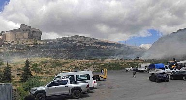 Otluk arazide çıkan yangında Anadolu'nun El-Hamra'sı duman altında kaldı