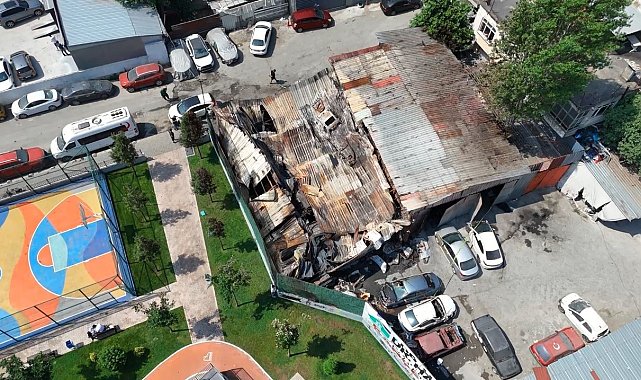 Oto tamirhanede çıkan yangının hasarı gün ağarınca ortaya çıktı