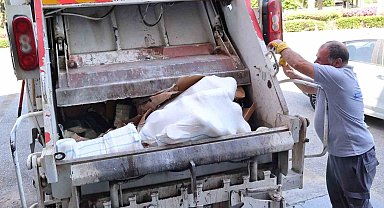 Otobüs Terminali'nde usulsüz taşınan 700 kilogram peynir çöp kamyonu çağrılarak imha edildi