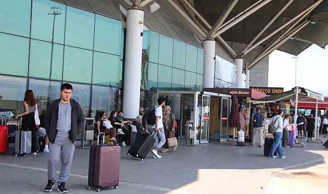 Otogarda bayram yoğunluğu başladı: "350 lira olan bilet, bir anda 500 lira olmuş"