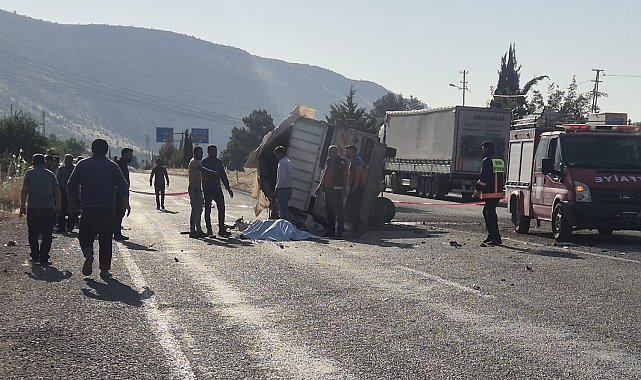 Otomobil ile kamyonet çarpıştı: 1 ölü, 4 yaralı
