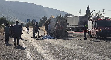 Otomobil ile kamyonet çarpıştı: 1 ölü, 4 yaralı