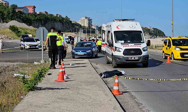 Otomobil tali yola dönmek isterken motosikletle çarpıştı: 2 ölü