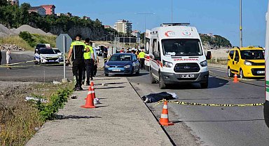Otomobil tali yola dönmek isterken motosikletle çarpıştı: 2 ölü
